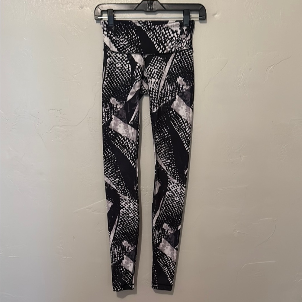 lululemon athletica Black Gray and White Patterned Leggings Woman 2